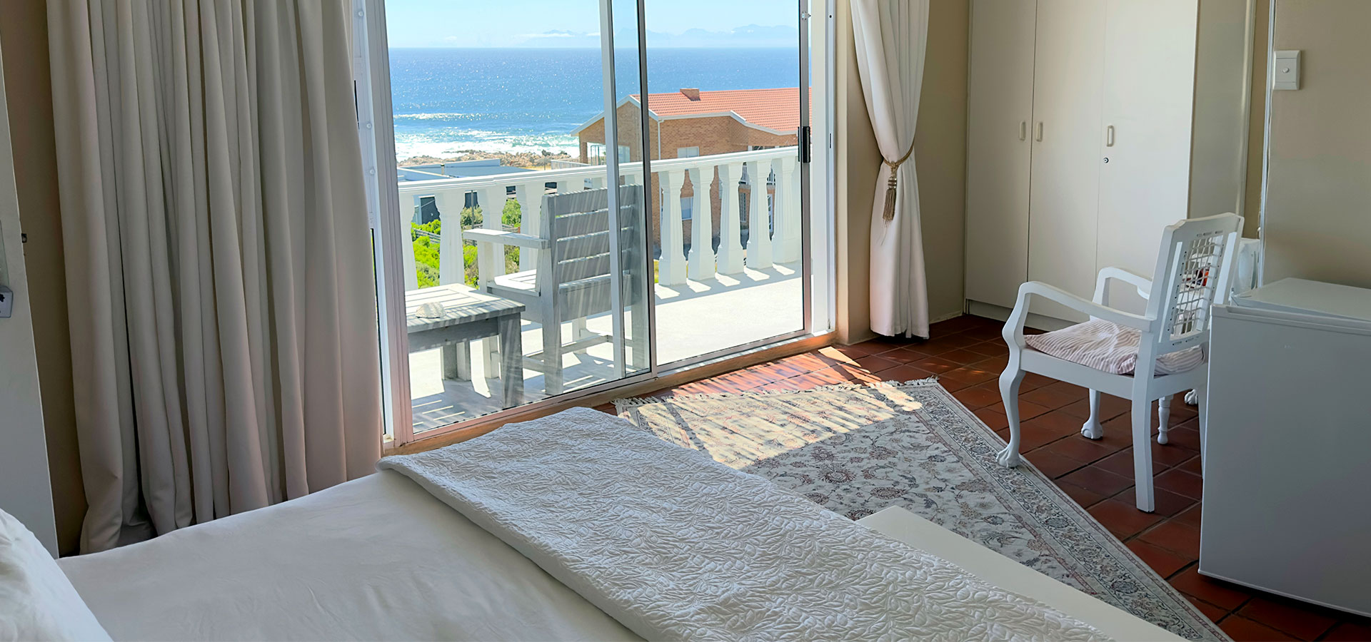 Gansbaai B&B, Walker Bay accommodation, best guesthouse in Gansbaai, whale watching in Gansbaai
