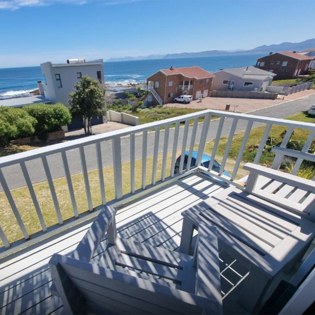 Gansbaai B&B, Walker Bay accommodation, best guesthouse in Gansbaai, whale watching in Gansbaai